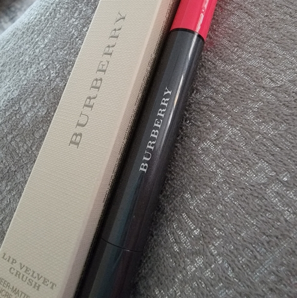 NWT Burberry Lip Velvet Crush Magenta - Picture 1 of 3